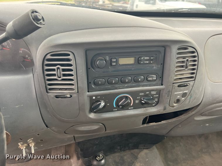 image for item JX9455 2000 Ford F150  bale bed pickup truck