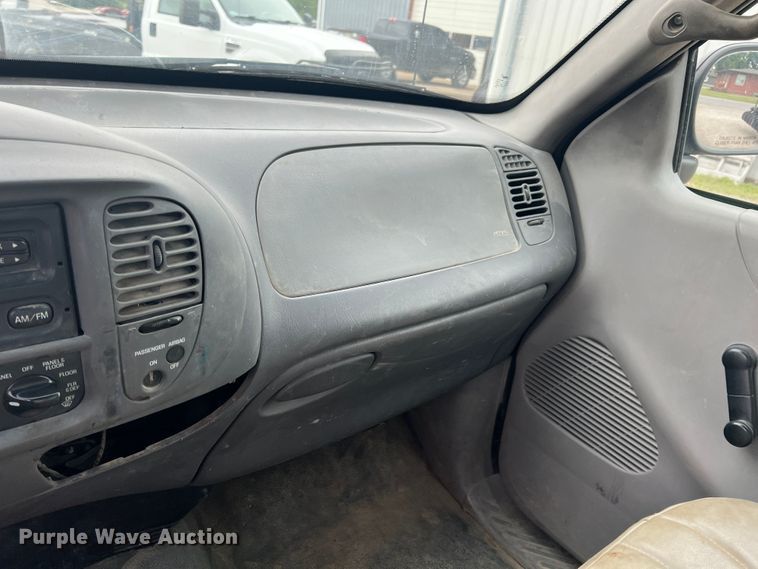 image for item JX9455 2000 Ford F150  bale bed pickup truck