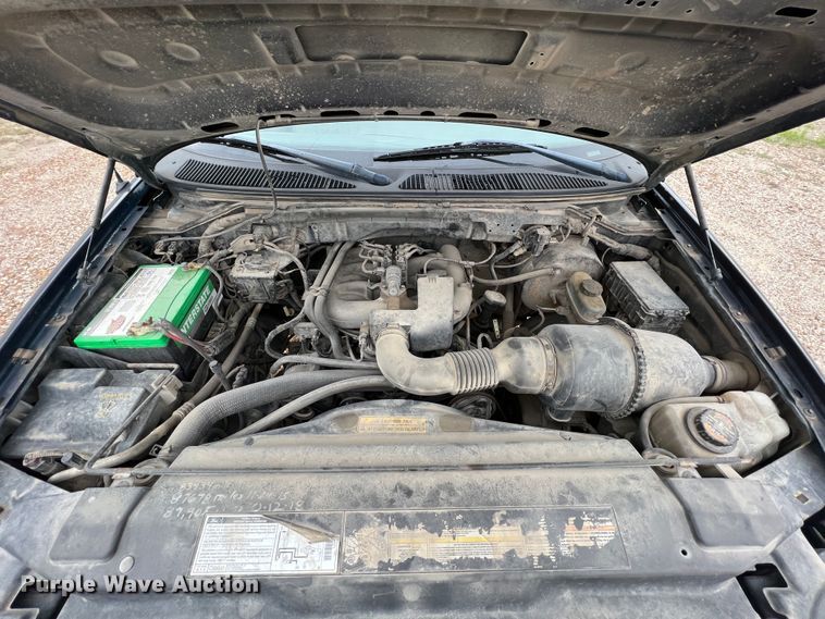 image for item JX9455 2000 Ford F150  bale bed pickup truck