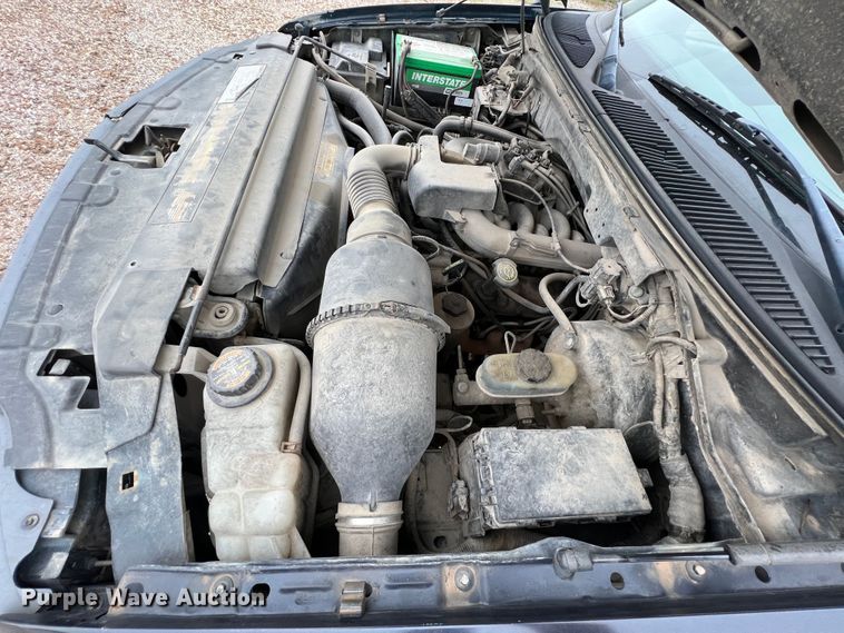 image for item JX9455 2000 Ford F150  bale bed pickup truck