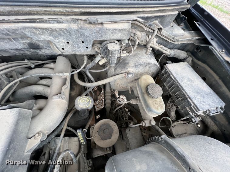 image for item JX9455 2000 Ford F150  bale bed pickup truck