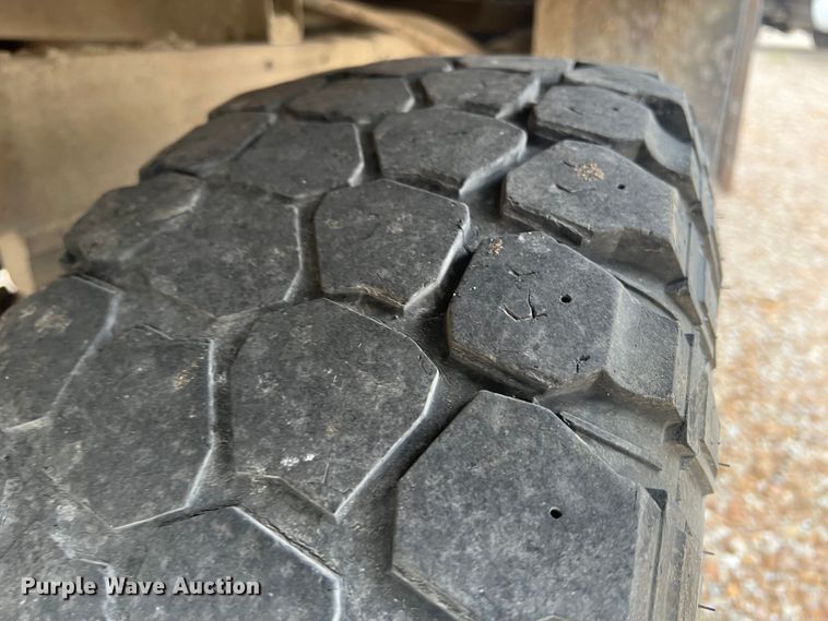 image for item JX9455 2000 Ford F150  bale bed pickup truck