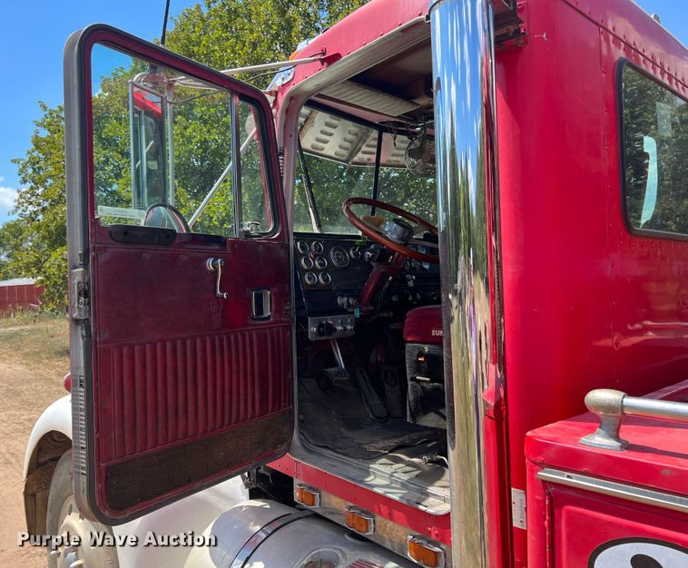 image for item JX9474 1978 Kenworth  tow truck