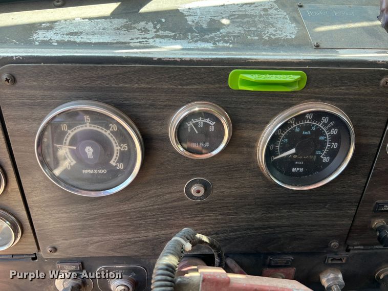 image for item JX9474 1978 Kenworth  tow truck