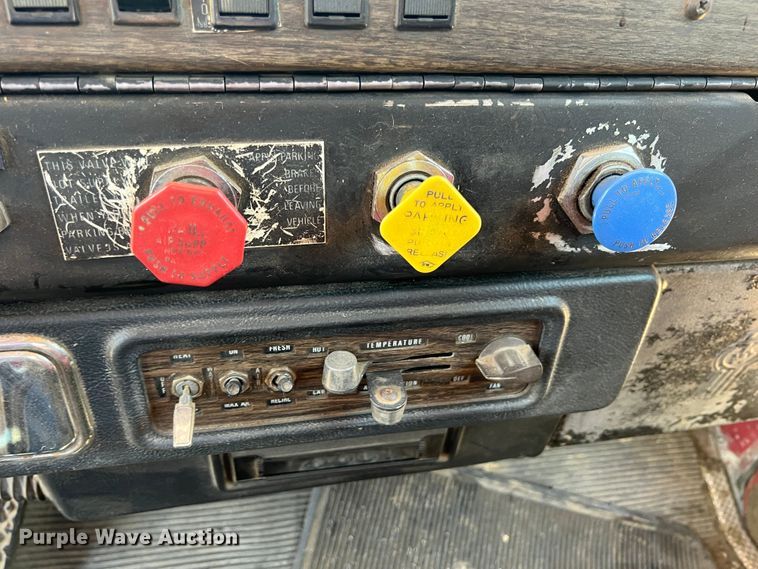 image for item JX9474 1978 Kenworth  tow truck