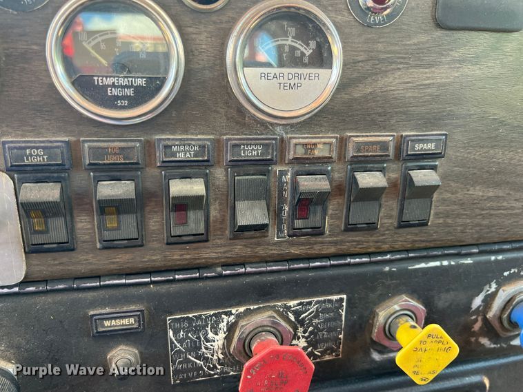 image for item JX9474 1978 Kenworth  tow truck