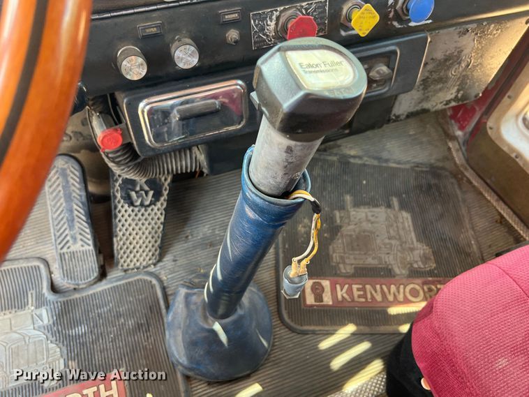 image for item JX9474 1978 Kenworth  tow truck