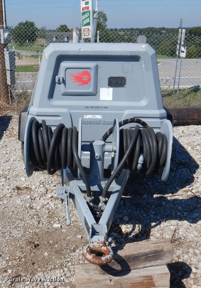 image for item JY9679 2006 Ingersoll Rand P135WIR  air compressor