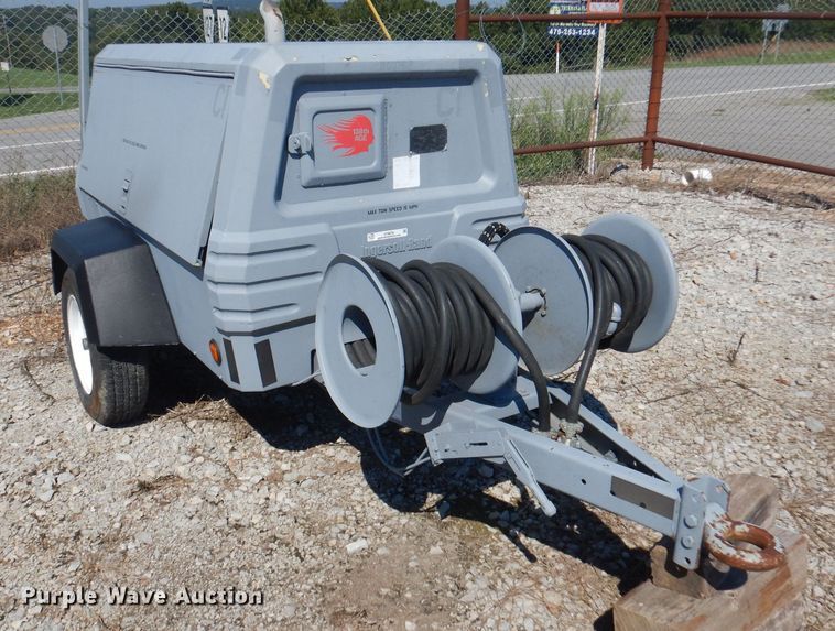 image for item JY9679 2006 Ingersoll Rand P135WIR  air compressor
