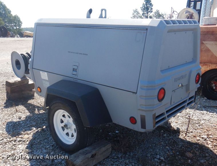 image for item JY9679 2006 Ingersoll Rand P135WIR  air compressor