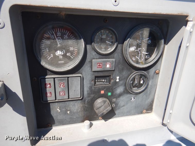 image for item JY9679 2006 Ingersoll Rand P135WIR  air compressor