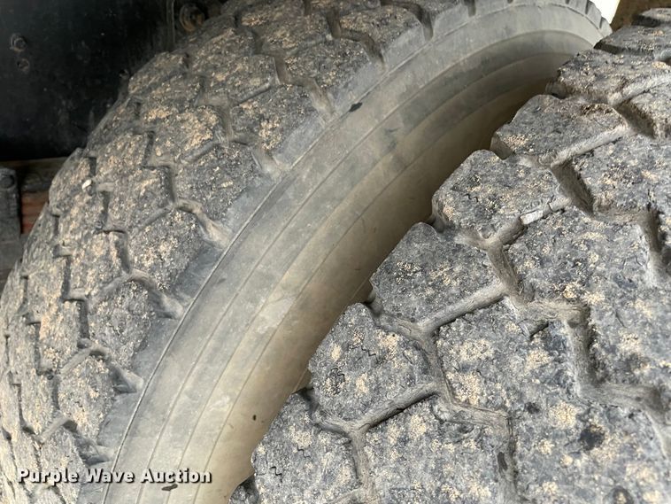 image for item KE9335 2012 International 4300  dump flatbed truck