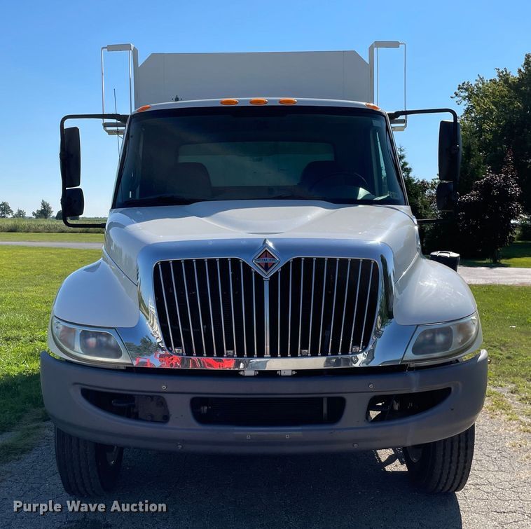 image for item KF9573 2011 International DuraStar 4300  utility / service truck