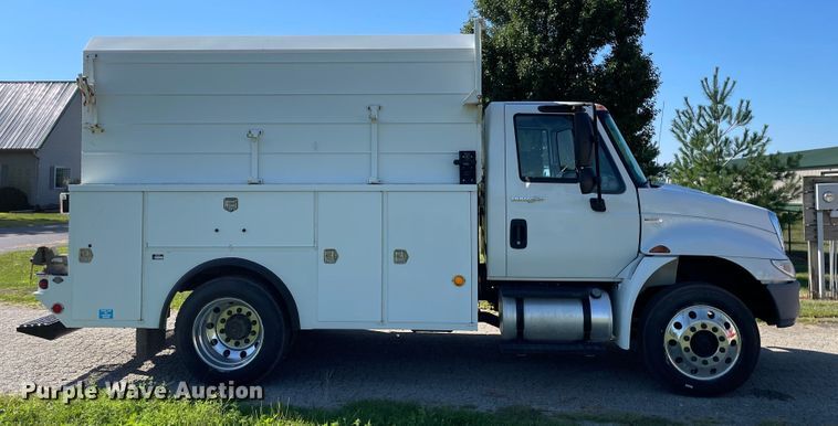 image for item KF9573 2011 International DuraStar 4300  utility / service truck