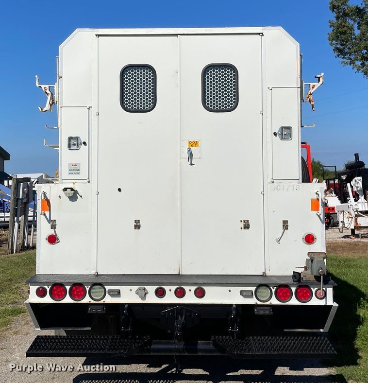 image for item KF9573 2011 International DuraStar 4300  utility / service truck