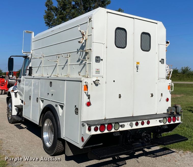 image for item KF9573 2011 International DuraStar 4300  utility / service truck