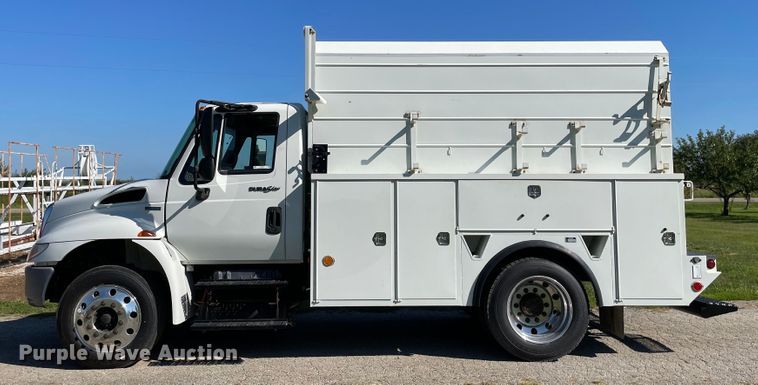 image for item KF9573 2011 International DuraStar 4300  utility / service truck