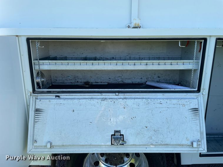 image for item KF9573 2011 International DuraStar 4300  utility / service truck