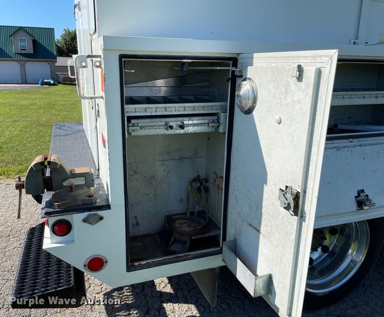 image for item KF9573 2011 International DuraStar 4300  utility / service truck