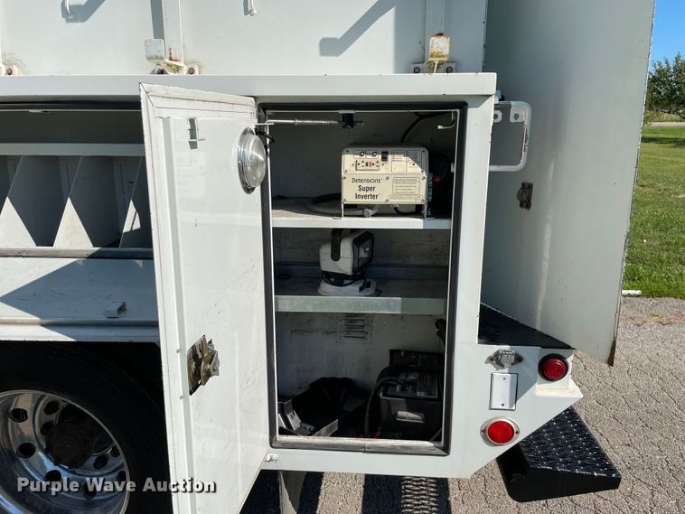 image for item KF9573 2011 International DuraStar 4300  utility / service truck