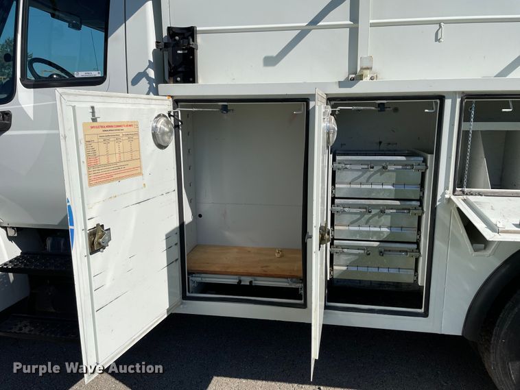 image for item KF9573 2011 International DuraStar 4300  utility / service truck