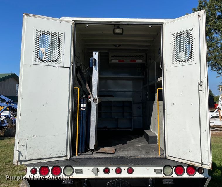 image for item KF9573 2011 International DuraStar 4300  utility / service truck