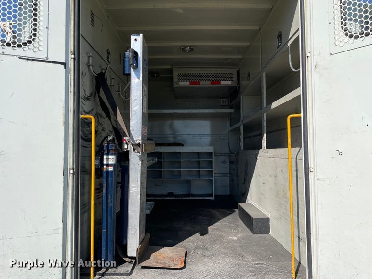 image for item KF9573 2011 International DuraStar 4300  utility / service truck