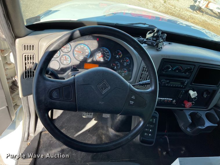 image for item KF9573 2011 International DuraStar 4300  utility / service truck