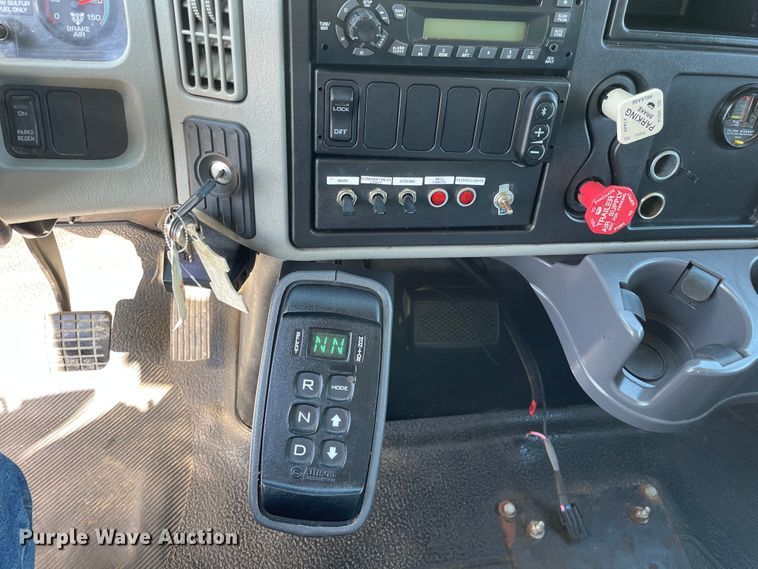 image for item KF9573 2011 International DuraStar 4300  utility / service truck