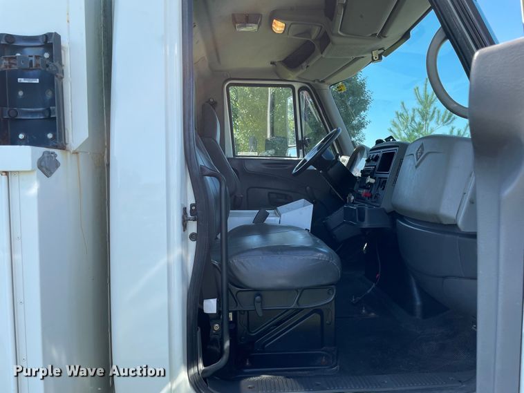 image for item KF9573 2011 International DuraStar 4300  utility / service truck