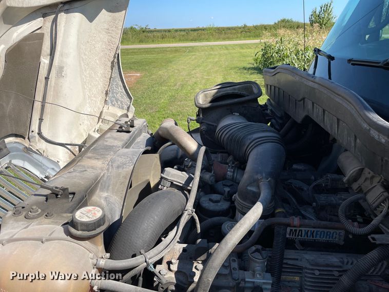 image for item KF9573 2011 International DuraStar 4300  utility / service truck