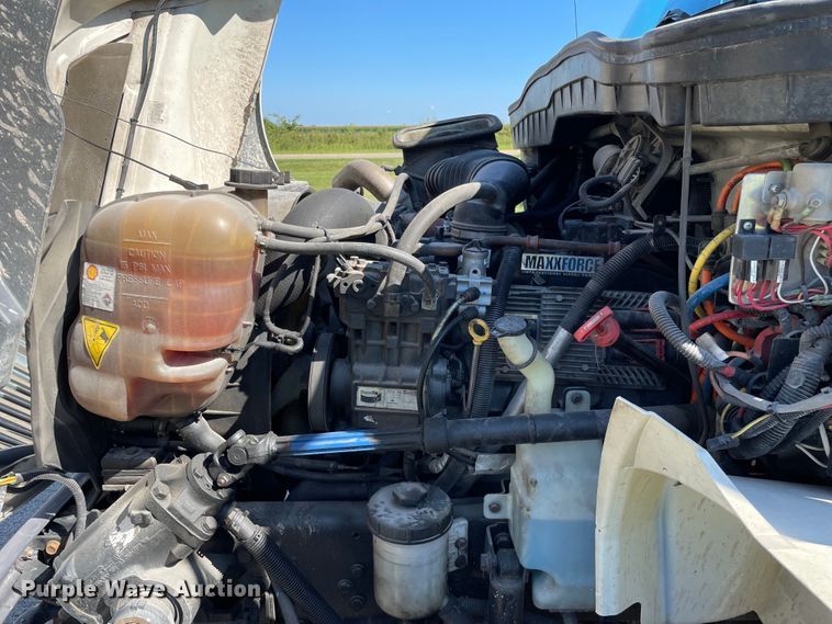 image for item KF9573 2011 International DuraStar 4300  utility / service truck