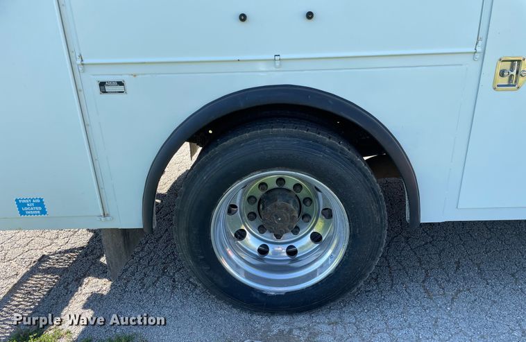 image for item KF9573 2011 International DuraStar 4300  utility / service truck