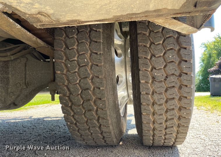 image for item KF9573 2011 International DuraStar 4300  utility / service truck