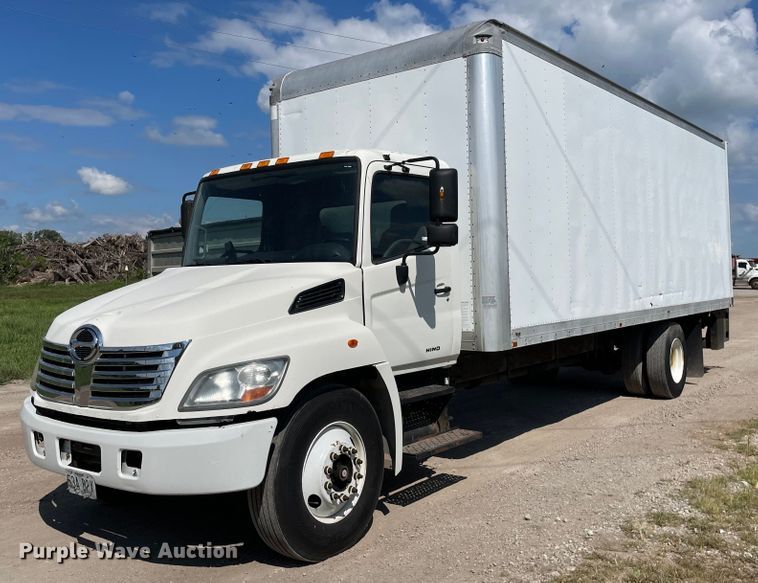 image for item KF9576 2008 Hino  box truck