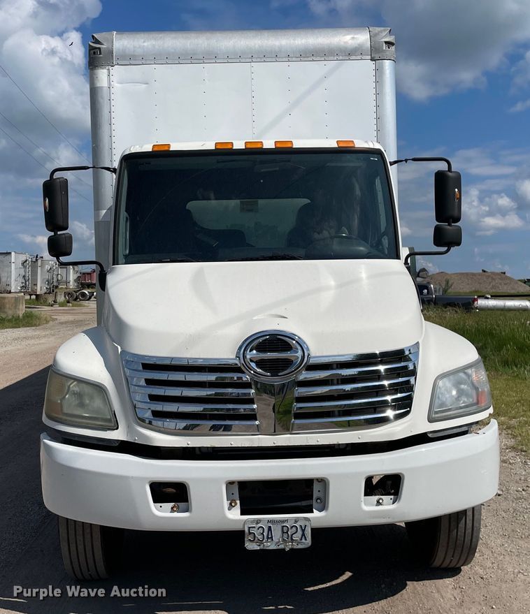 image for item KF9576 2008 Hino  box truck