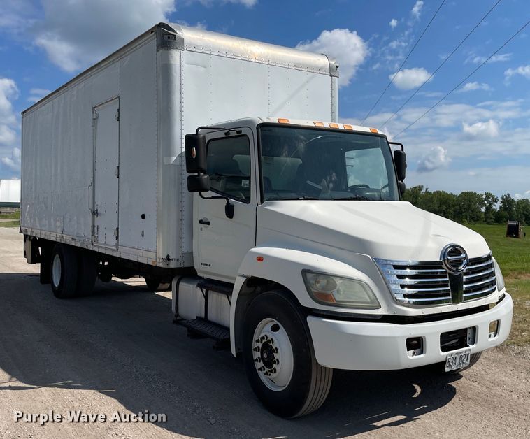 image for item KF9576 2008 Hino  box truck