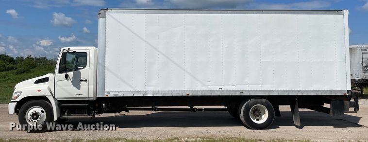 image for item KF9576 2008 Hino  box truck