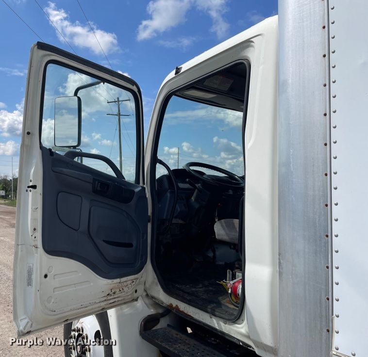 image for item KF9576 2008 Hino  box truck