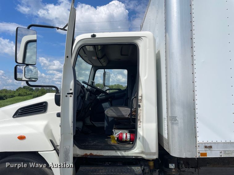 image for item KF9576 2008 Hino  box truck