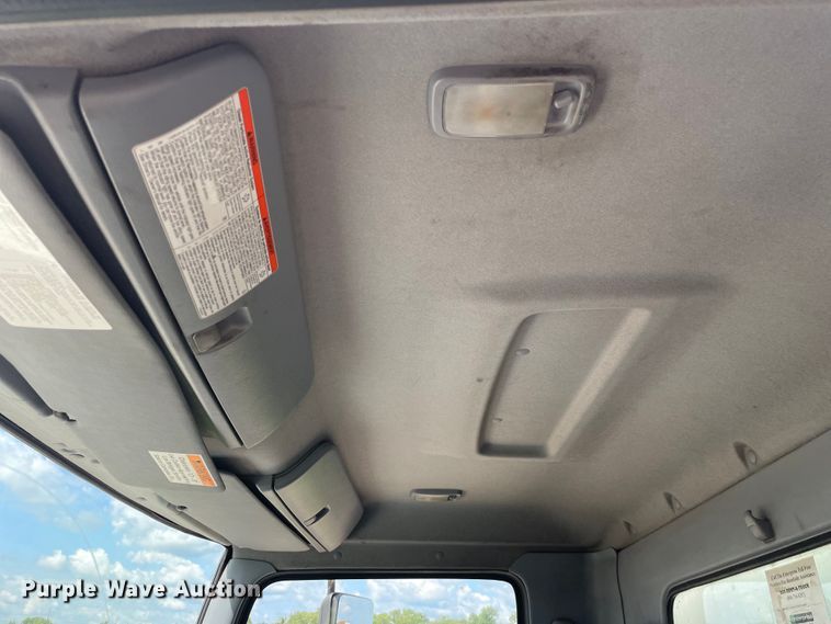 image for item KF9576 2008 Hino  box truck