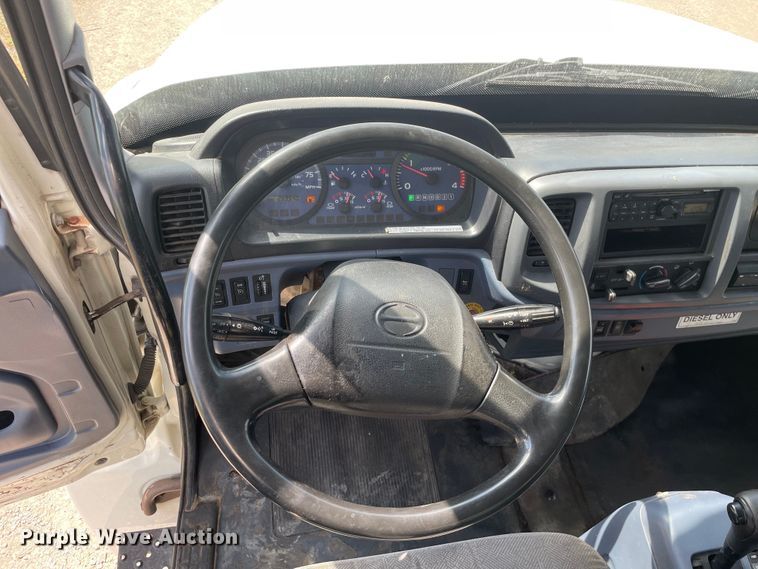 image for item KF9576 2008 Hino  box truck