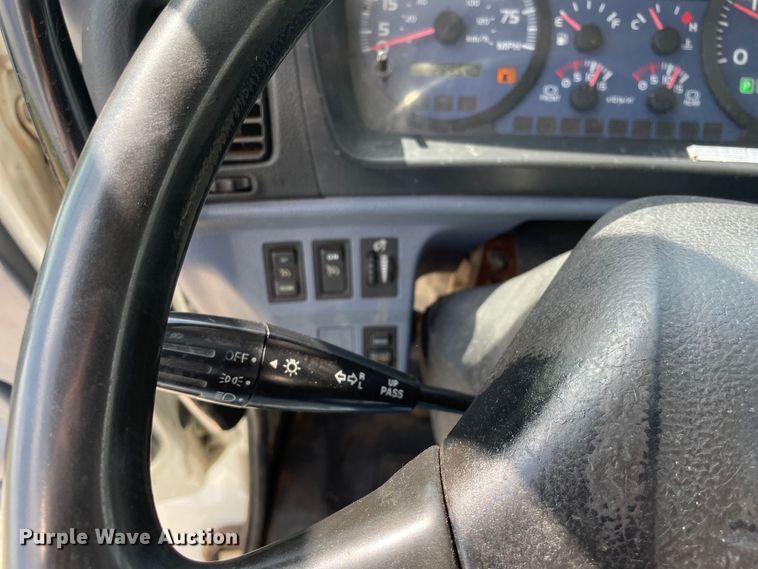 image for item KF9576 2008 Hino  box truck