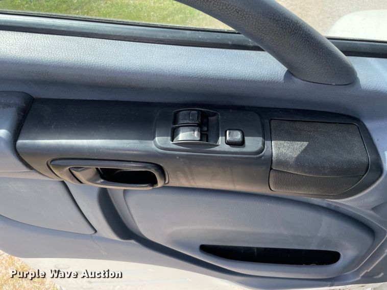 image for item KF9576 2008 Hino  box truck