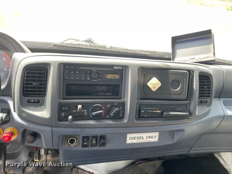 image for item KF9576 2008 Hino  box truck