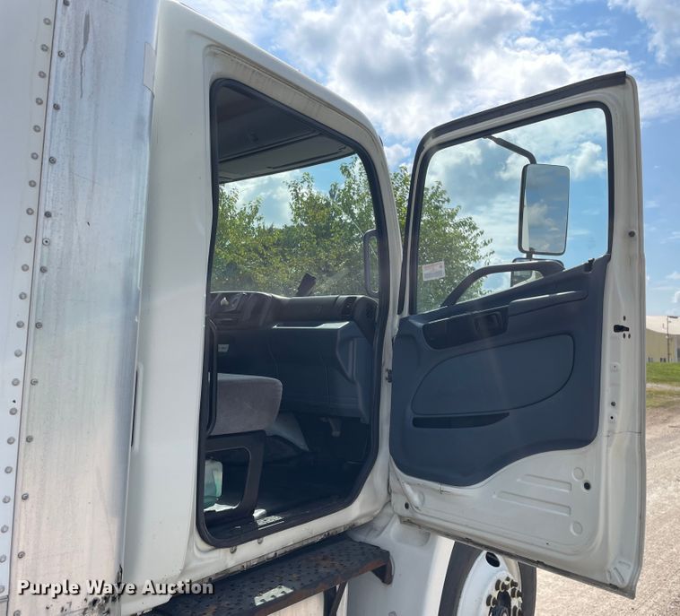 image for item KF9576 2008 Hino  box truck