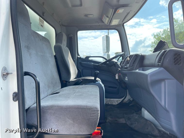 image for item KF9576 2008 Hino  box truck