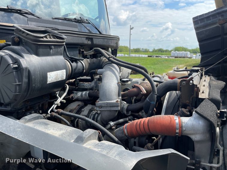 image for item KF9576 2008 Hino  box truck