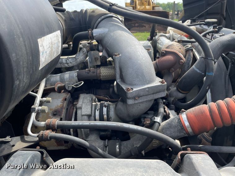 image for item KF9576 2008 Hino  box truck