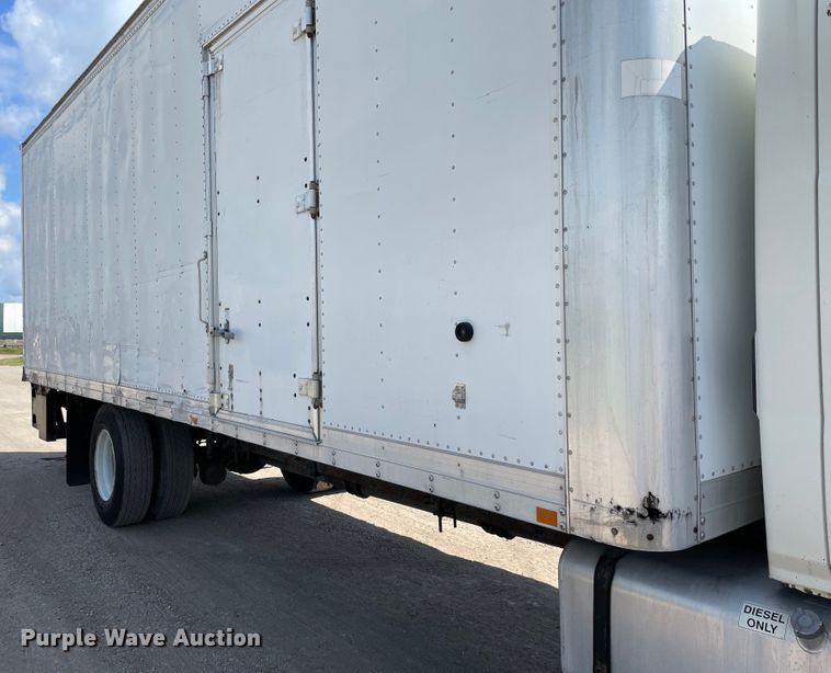 image for item KF9576 2008 Hino  box truck